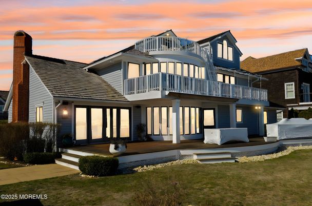 Exterior, Facade, Farmhouse
