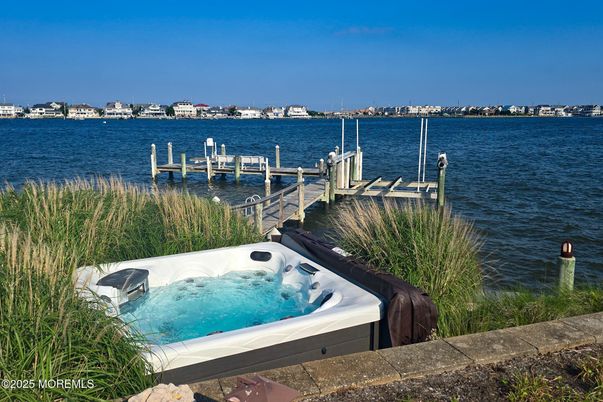 Exterior, Hot Tub