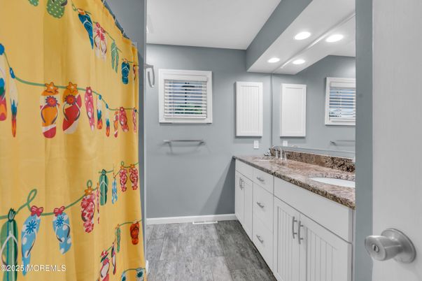 Bathroom, Dual Sink Vanities, Interior, Recessed Lighting