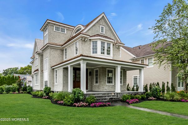 Exterior, Facade, Queen Anne Victorian
