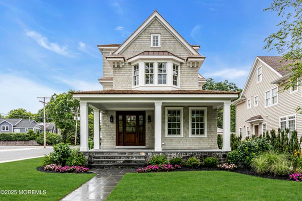 Exterior, Facade, Queen Anne Victorian