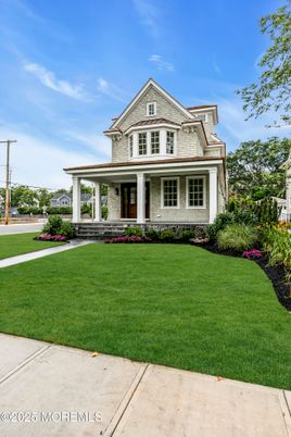 Exterior, Facade, Queen Anne Victorian