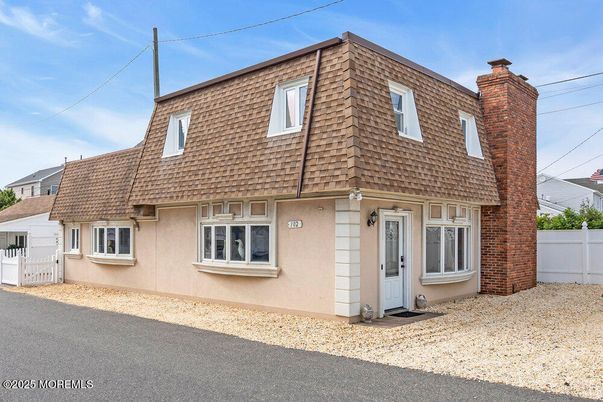 Exterior, Facade, Cape Cod