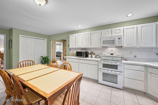 Dining room, Interior, Kitchen, Recessed Lighting