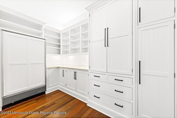 Interior, Walk-in Closets, Wood Texture Flooring