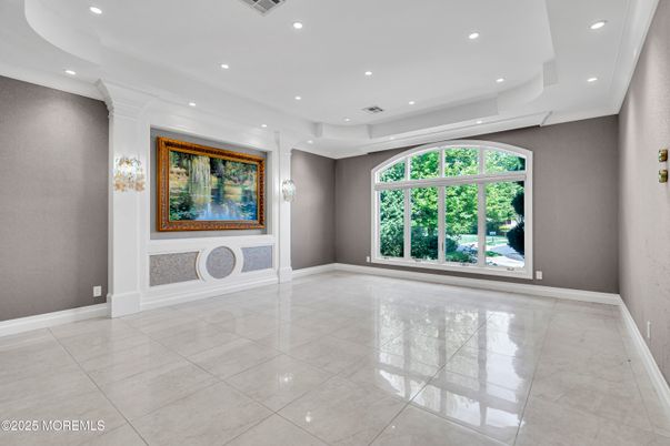 Empty room, Interior, Recessed Lighting