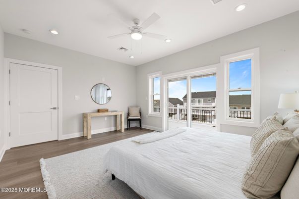 Bedroom, Interior, Recessed Lighting, Water, Wood Texture Flooring