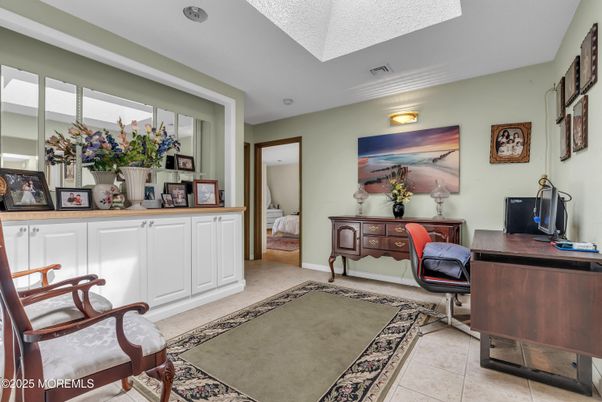 Home Office, Interior