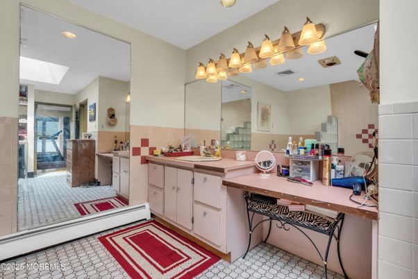 Bathroom, Dual Sink Vanities, Interior, Recessed Lighting