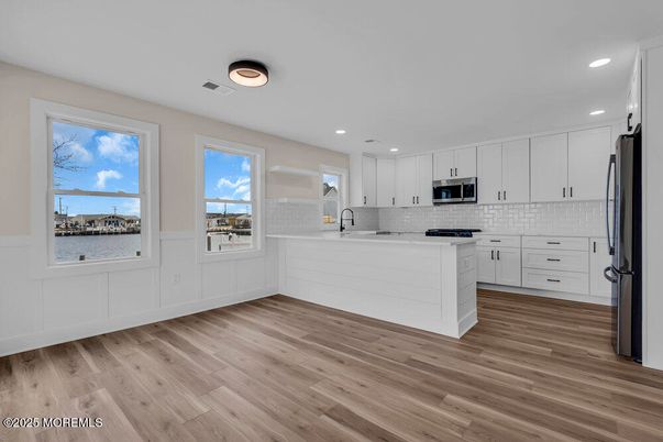 Interior, Kitchen, Recessed Lighting, Water, Wood Texture Flooring
