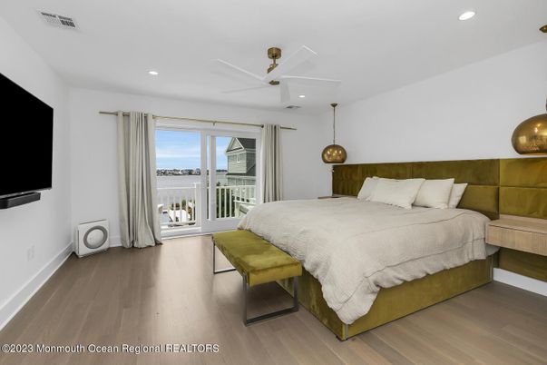 Bedroom, Interior, Pendant Lights, Recessed Lighting, Water, Wood Texture Flooring
