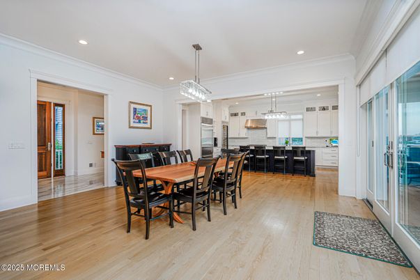 Dining room, Interior, Kitchen, Pendant Lights, Recessed Lighting, Wood Texture Flooring
