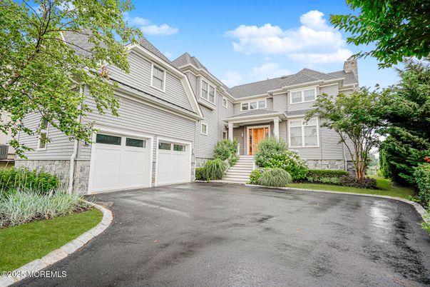 Attached, Exterior, Facade, Cape Cod