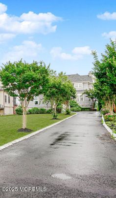 Exterior, Facade, Ranch