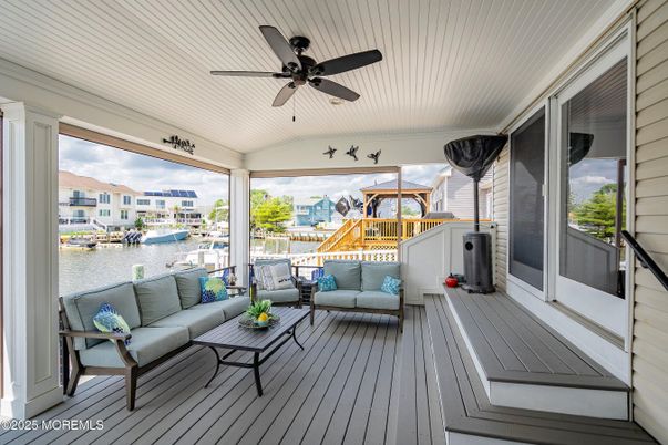 Exterior, Living room, Water