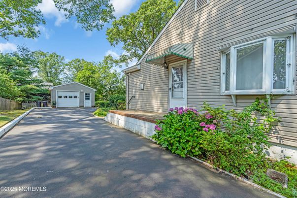 Detached Garage, Exterior