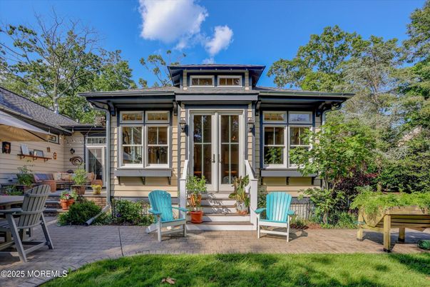 Exterior, Facade, American Foursquare