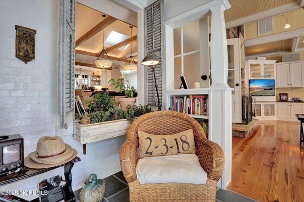 Interior, Pendant Lights, Wood Texture Flooring