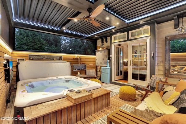 Exterior, Hot Tub