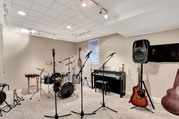 Fitness Equipment, Interior, Piano, Recessed Lighting