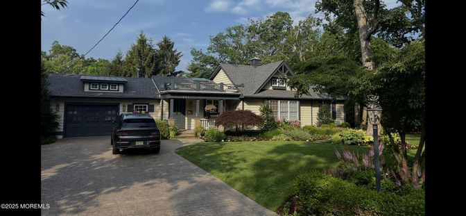 Attached, Exterior, Facade, Cape Cod