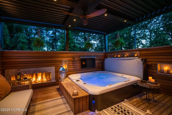 Exterior, Hot Tub