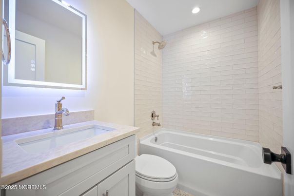 Bathroom, Interior, Recessed Lighting