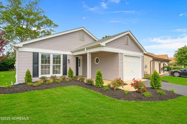 Attached, Exterior, Facade, Ranch
