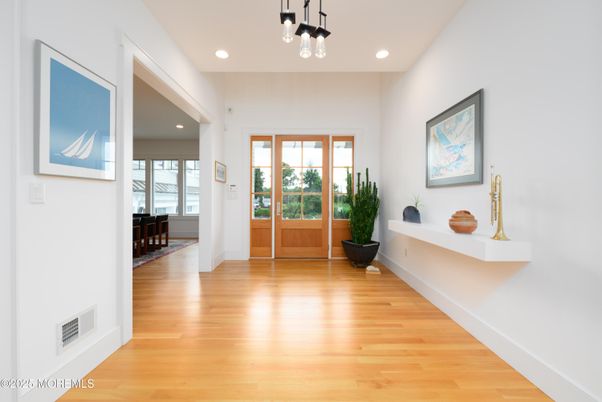 Interior, Pendant Lights, Recessed Lighting, Wood Texture Flooring