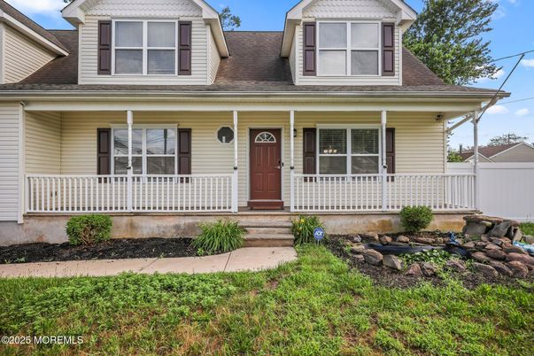 Exterior, Facade, Cape Cod