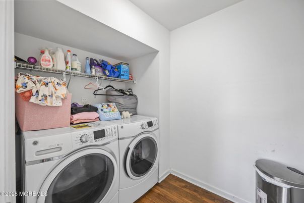 Interior, Washer, Wood Texture Flooring