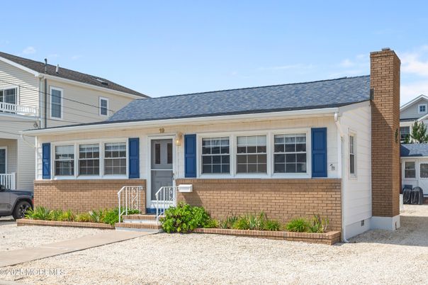 Exterior, Facade, Cape Cod
