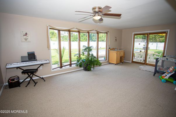 Home Office, Interior
