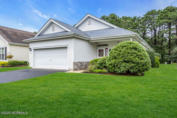 Attached, Exterior, Facade, Ranch