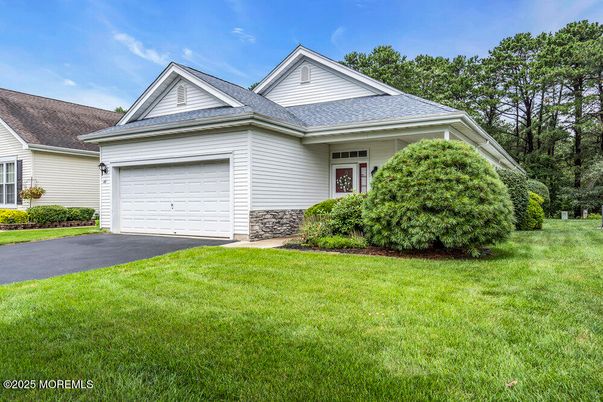 Attached, Exterior, Facade, Ranch