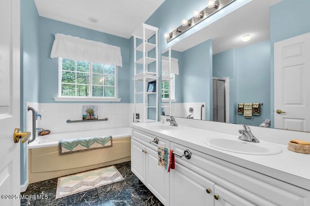 Bathroom, Dual Sink Vanities, Interior, Recessed Lighting
