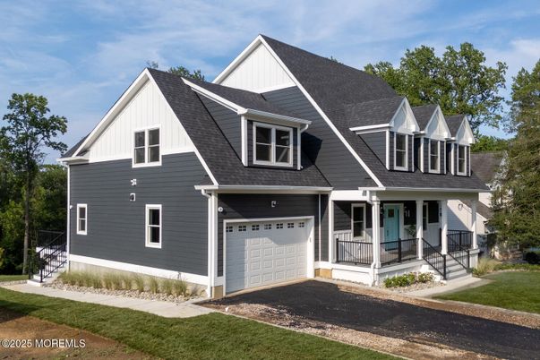 Attached, Exterior, Facade, Farmhouse