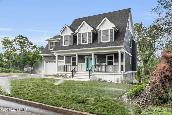 Attached, Exterior, Facade, Cape Cod