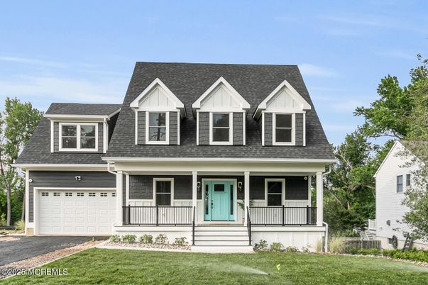 Attached, Exterior, Facade, Cape Cod