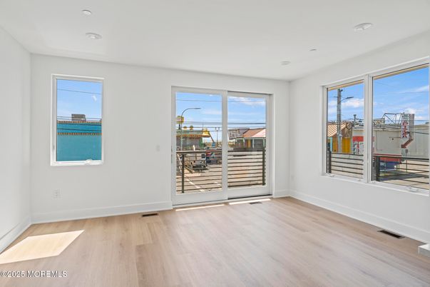Empty room, Interior, Recessed Lighting, Water, Wood Texture Flooring
