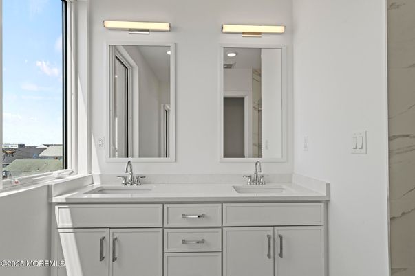 Bathroom, Dual Sink Vanities, Interior, Water