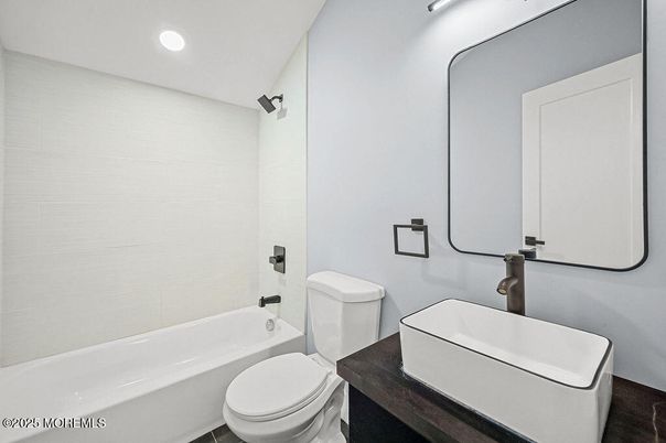 Bathroom, Interior, Recessed Lighting