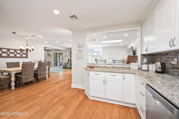 Chandelier, Dining room, Interior, Kitchen, Recessed Lighting, Stainless Steel Appliances, Wood Texture Flooring
