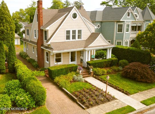 Exterior, Facade, Queen Anne Victorian