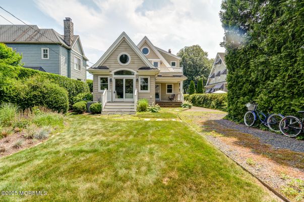 Backyard, Exterior, Facade, Queen Anne Victorian
