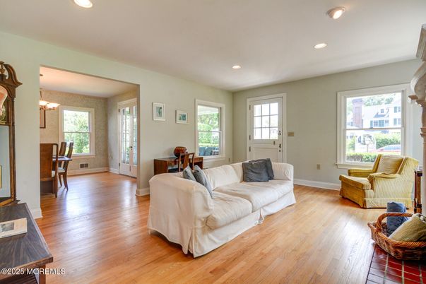 Chandelier, Interior, Living room, Recessed Lighting, Wood Texture Flooring
