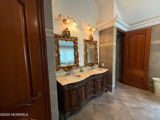 Bathroom, Dual Sink Vanities, Interior