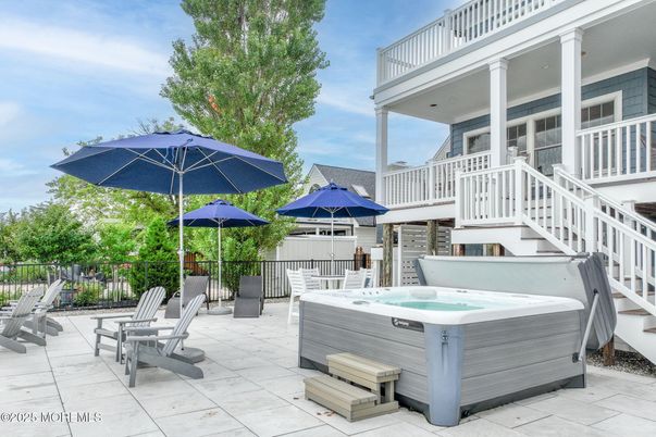 Exterior, Hot Tub
