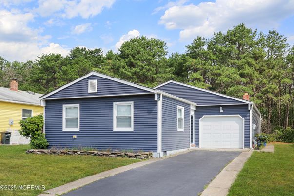 Attached, Exterior, Facade, Ranch