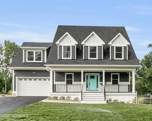 Attached, Exterior, Facade, Cape Cod